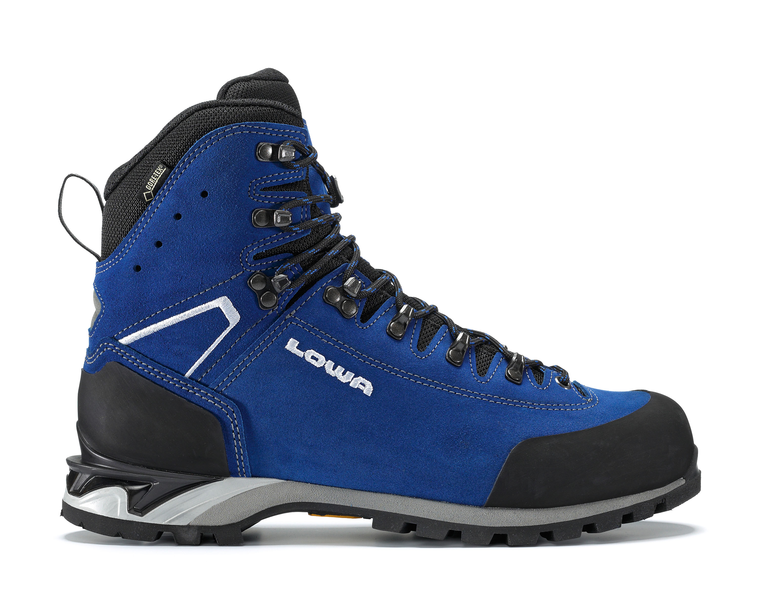 LOWA Schuhe Predazzo GTX – Standfest. Ein Bergstiefel, der aber ein moderates Gewicht und viel Laufkomfort mitbringt. € 219,95 © Lowa