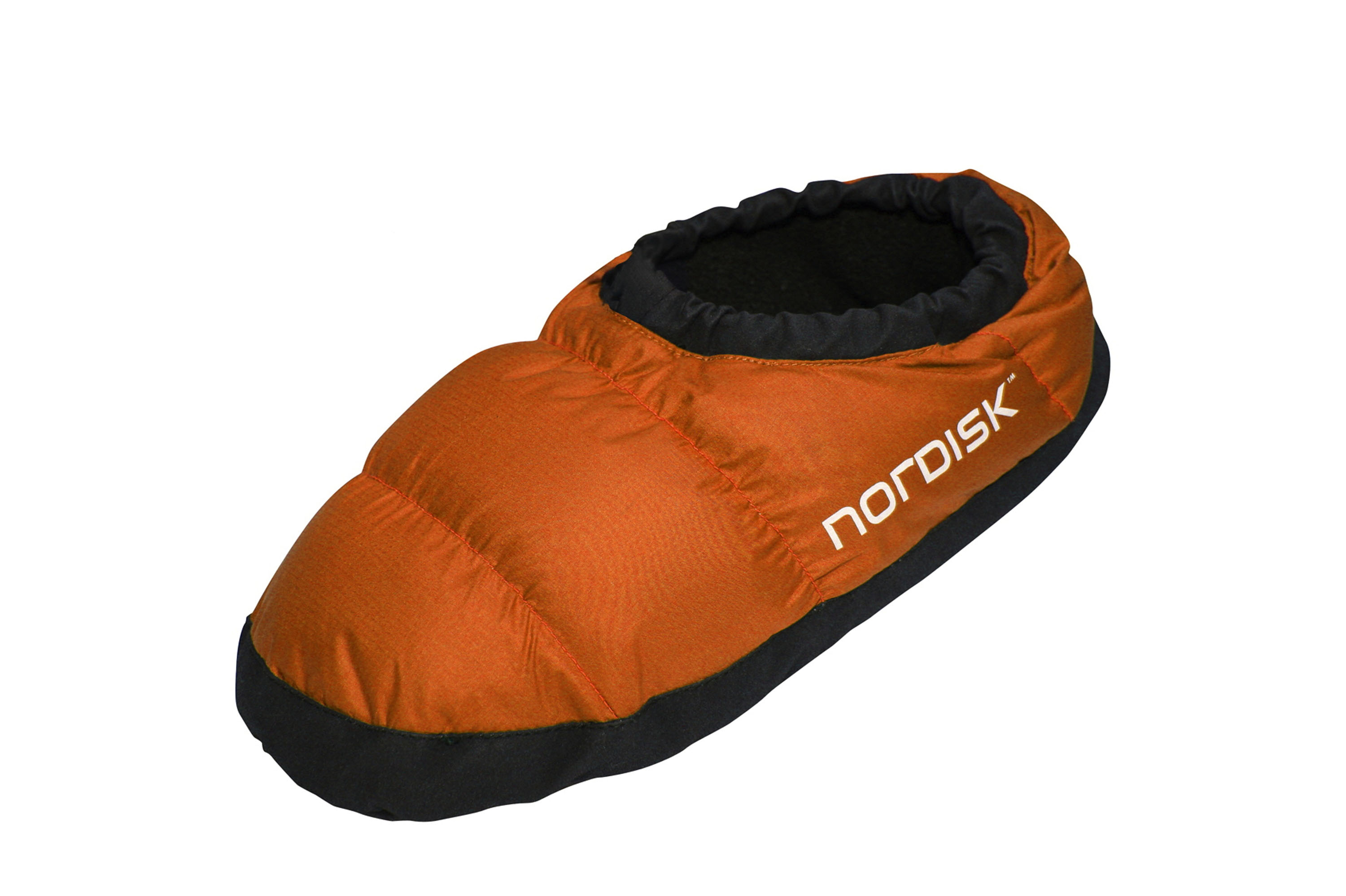 NORDISK Hüttenschuhe Mos. Mit 160 Gramm leicht zu tragen und nie mehr kalte Füße auf irgendeiner Hütte dank Daunenfüllung. € 29,95 © Nordisk
