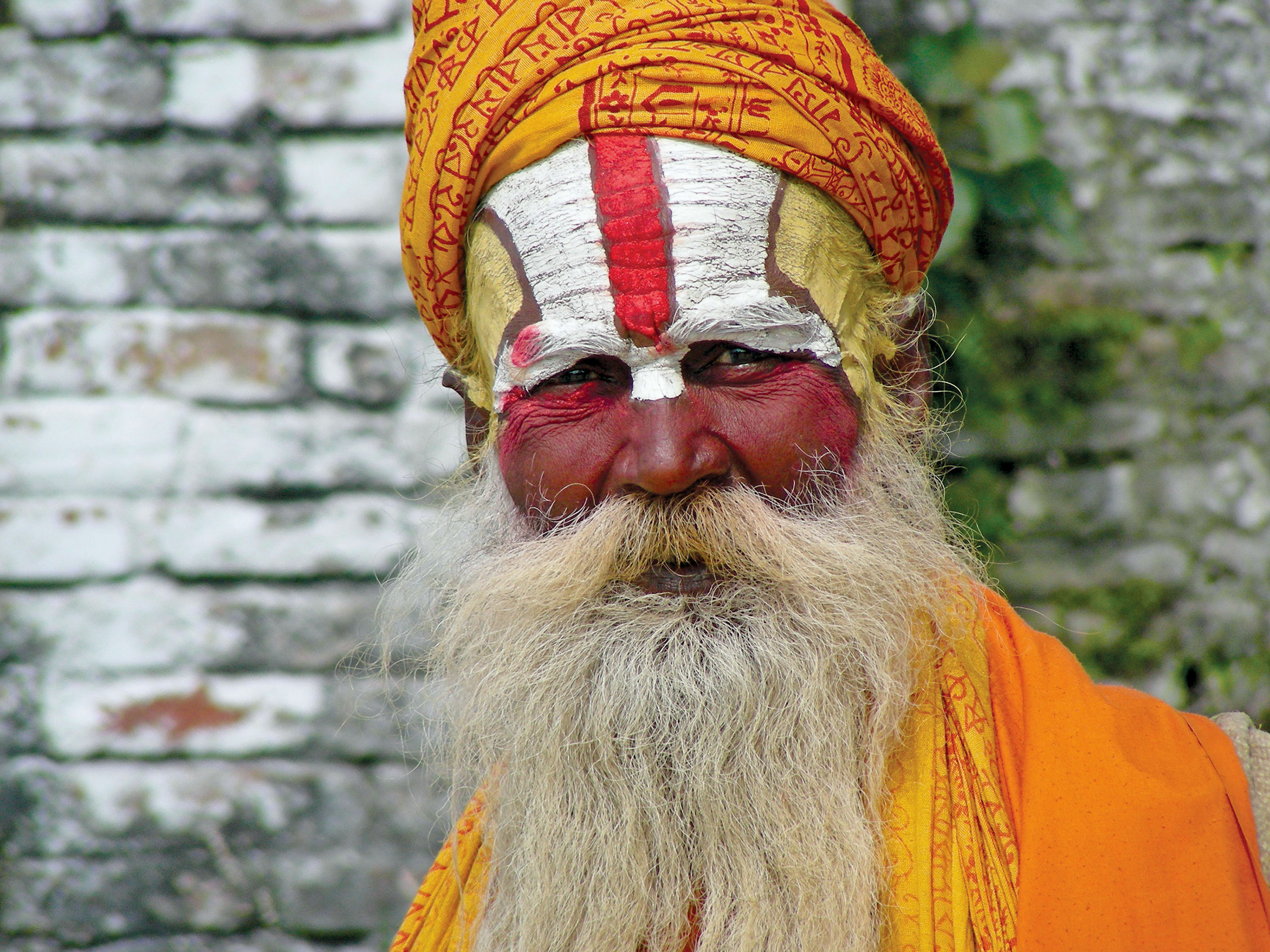 Mönch im Swambhunath-Tempel von Kathmandu © Intrepid Travel