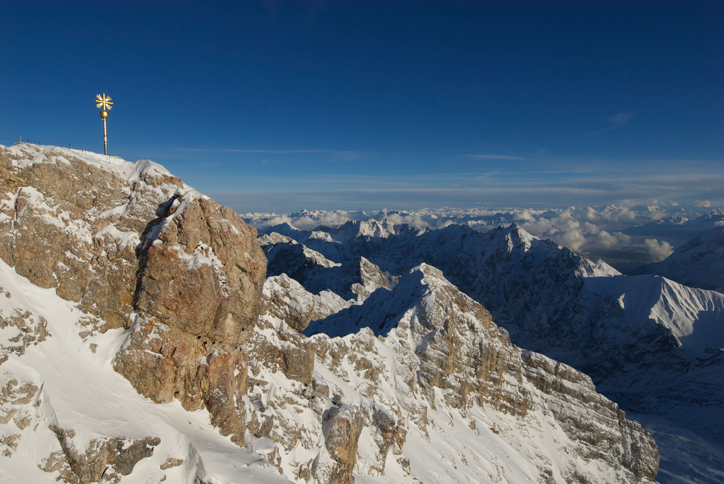 Gipfelkreuz Zugspitze © Bayerische Zugspitzbahn, Benedikt Lechner