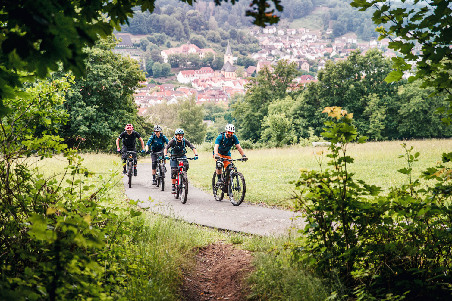 Biken mit Blick auf Bad Orb © Christoph Kramer