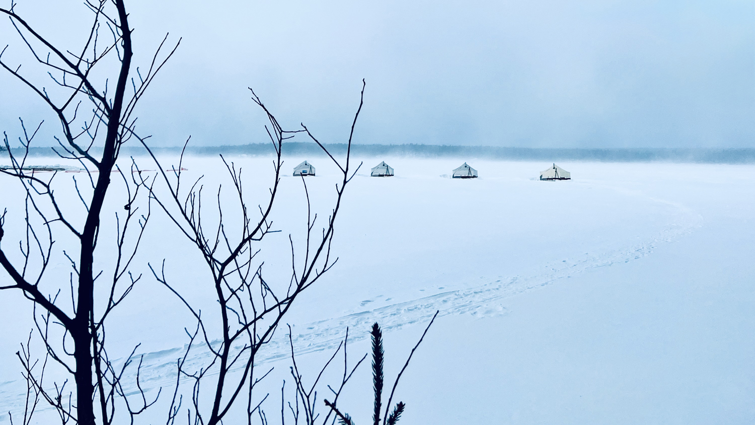 Unterwegs zum Eisangeln im Riding Mountain National Park, Clear Lake, Wasagaming.