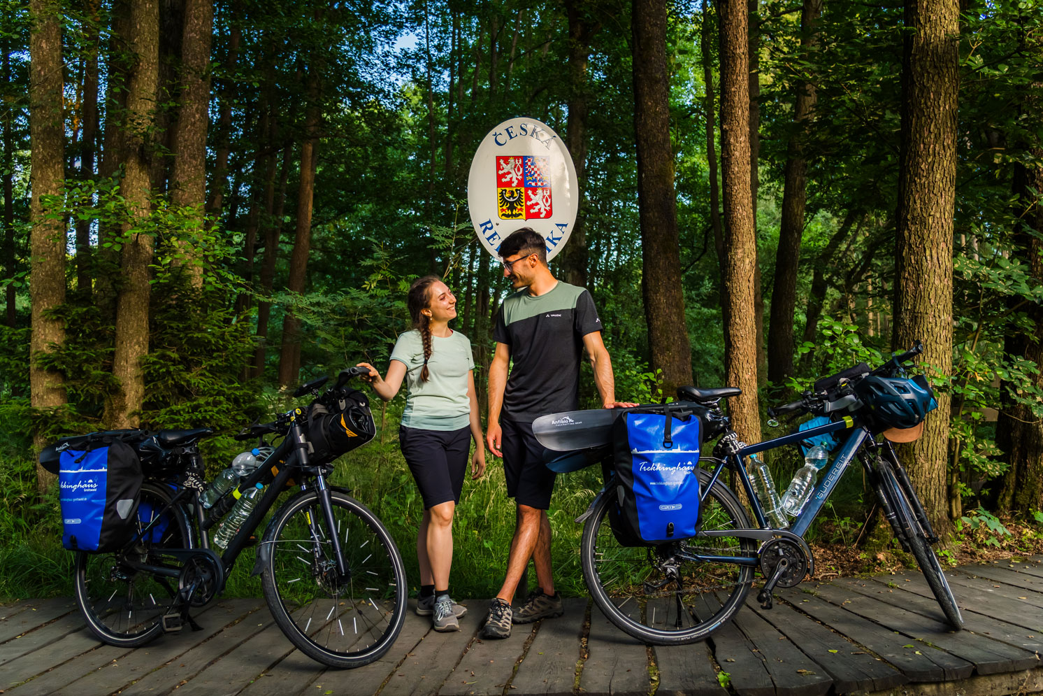 Sophie und Jens am Startpunkt ihrer Reise an der bayerisch-sächsisch-tschechischen Grenze