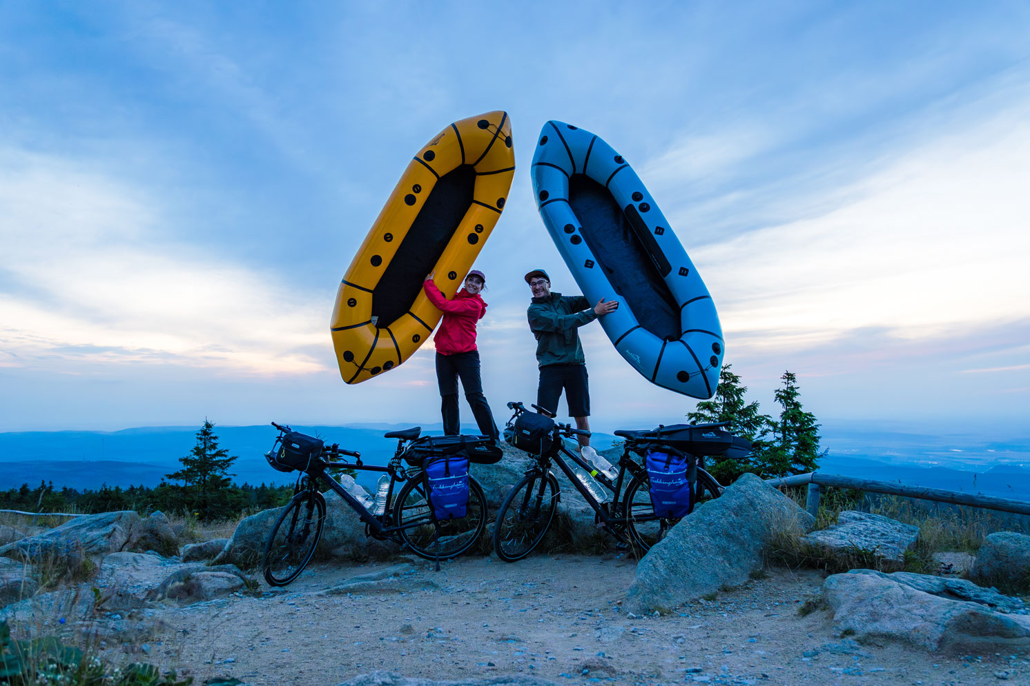 Was ein Gipfelfoto, mit Rad und Packraft auf dem Harzer Brocken Alle Fotos © Jens Breuer