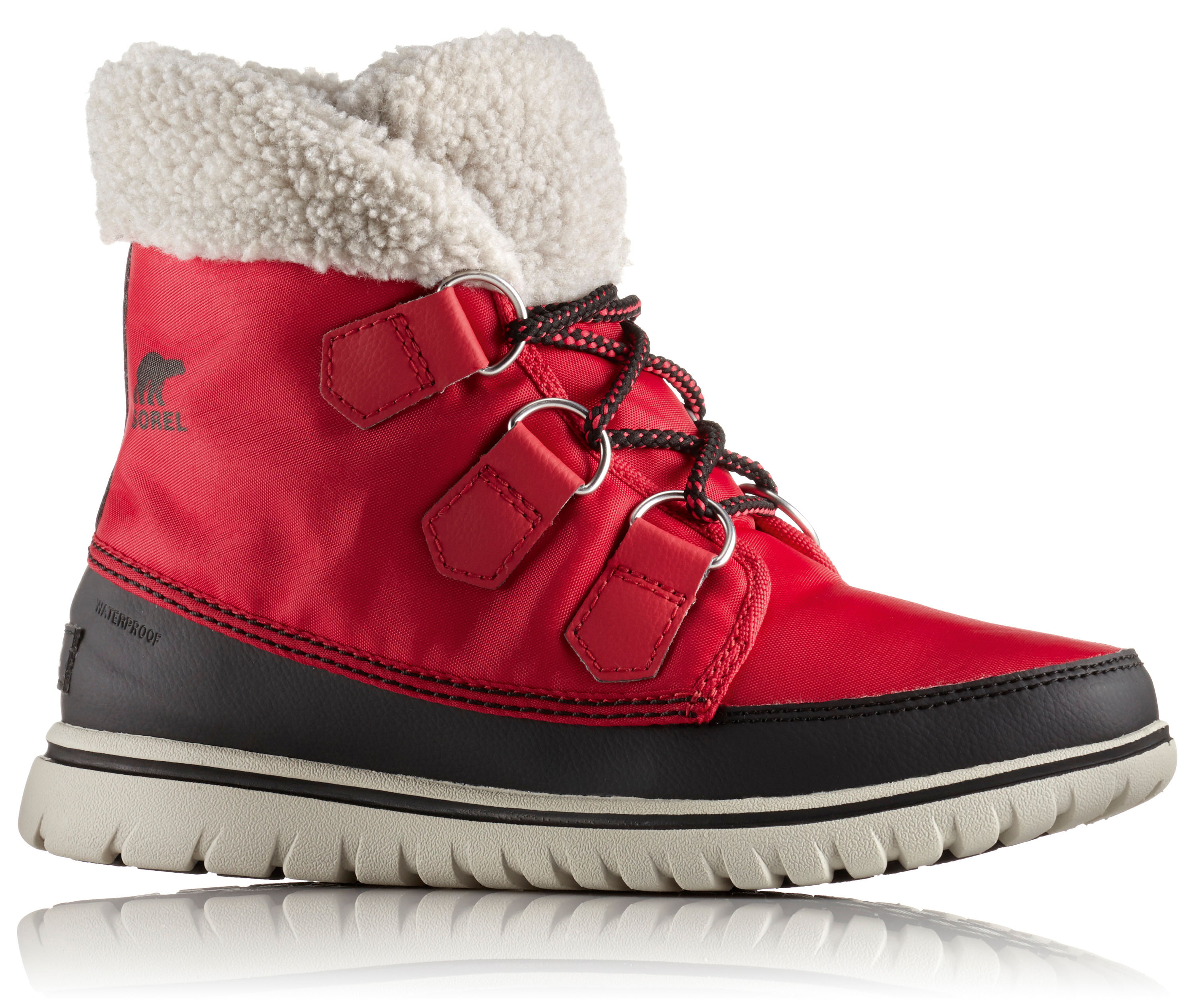 Sorel Cozy Carnival Echt tolle Nummer! Aber überhaupt nicht närrisch. Ein modischer, warmer Winterschuh für Damen im Outdoor-In-Style. Rustikale Schnürung, Teddyfell, vulkanisierte Gummiaußensohle, robustes Leder und wasserfest. Da darf der Straßenkarneval ruhig ungemütlich werden. 129,95 Euro