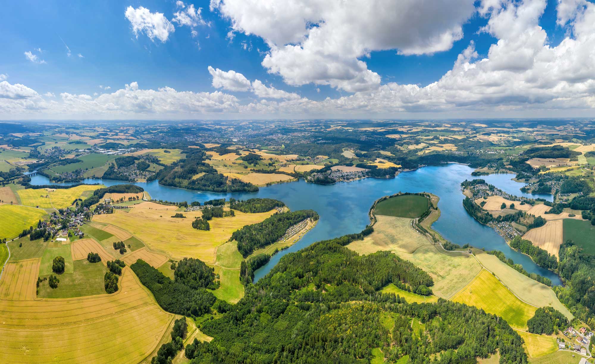 Luftaufnahme der Talsperre Pöhl